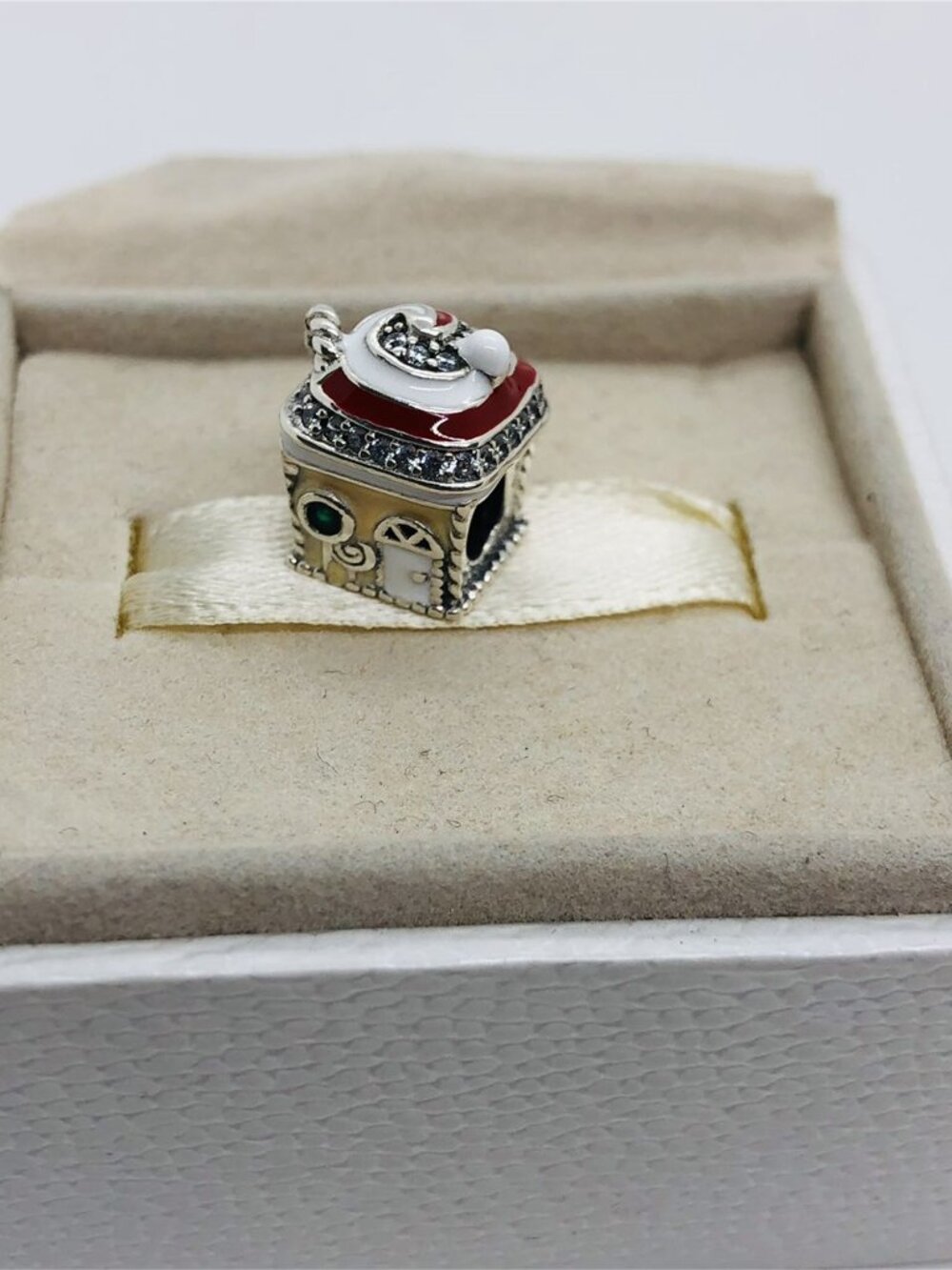 ✨🔥Pandora Festive Gingerbread House Charm